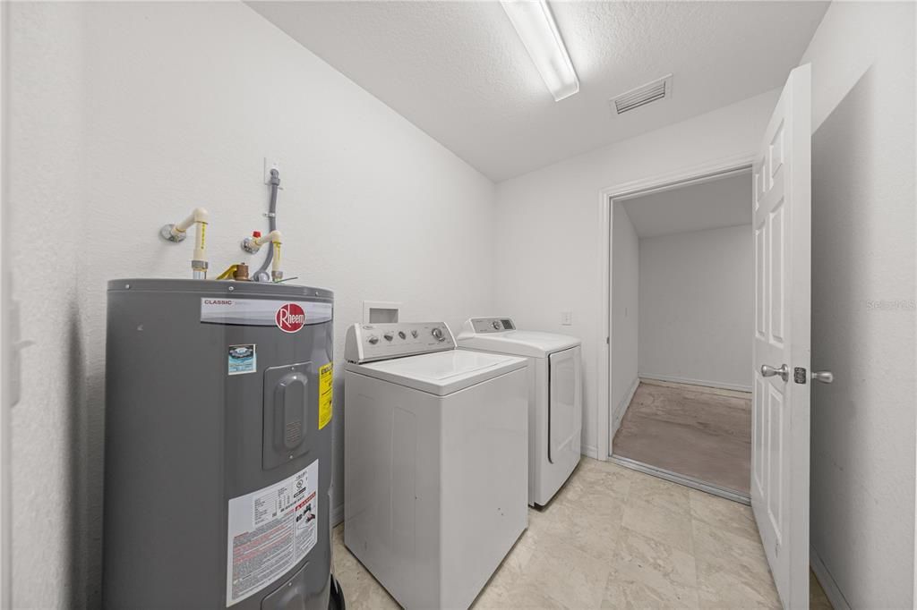 For Sale: $210,000 (3 beds, 2 baths, 1014 Square Feet)