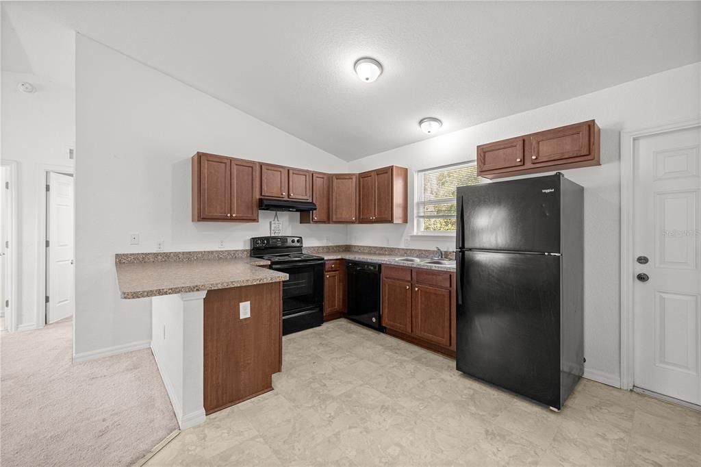 For Sale: $210,000 (3 beds, 2 baths, 1014 Square Feet)