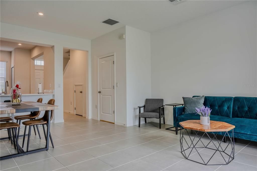 For Sale: $249,500 (2 beds, 2 baths, 1190 Square Feet)