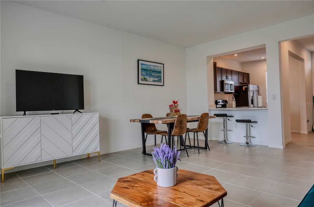 For Sale: $249,500 (2 beds, 2 baths, 1190 Square Feet)