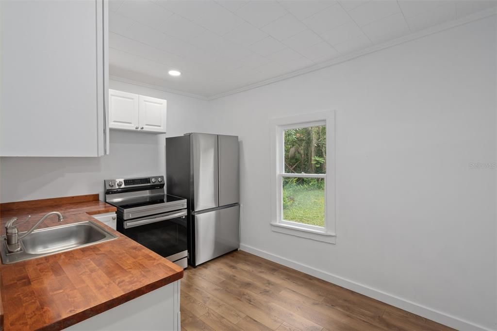 待售: $349,900 (4 贝兹, 3 浴室, 2374 平方英尺)