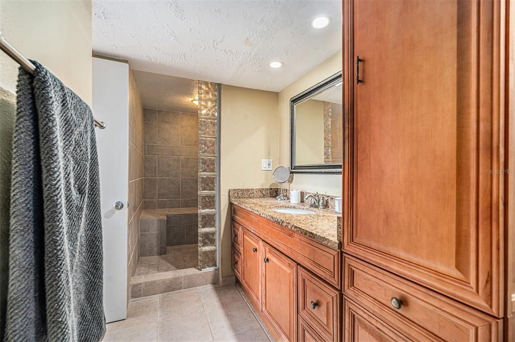 For Sale: $475,000 (2 beds, 2 baths, 1280 Square Feet)