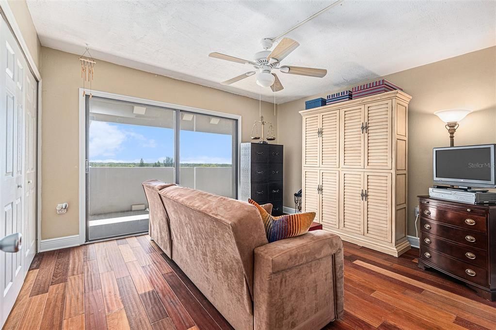 For Sale: $475,000 (2 beds, 2 baths, 1280 Square Feet)