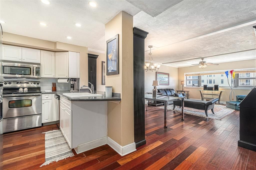 For Sale: $475,000 (2 beds, 2 baths, 1280 Square Feet)