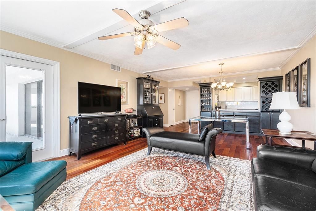 For Sale: $475,000 (2 beds, 2 baths, 1280 Square Feet)