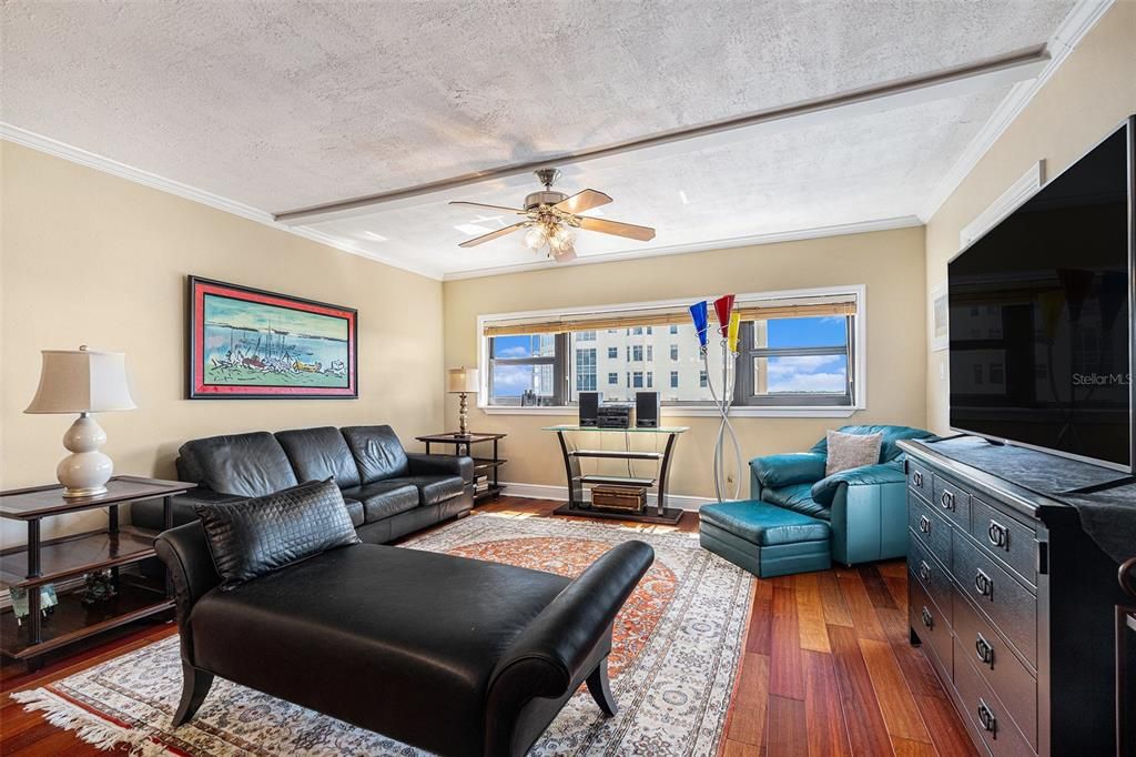 For Sale: $475,000 (2 beds, 2 baths, 1280 Square Feet)