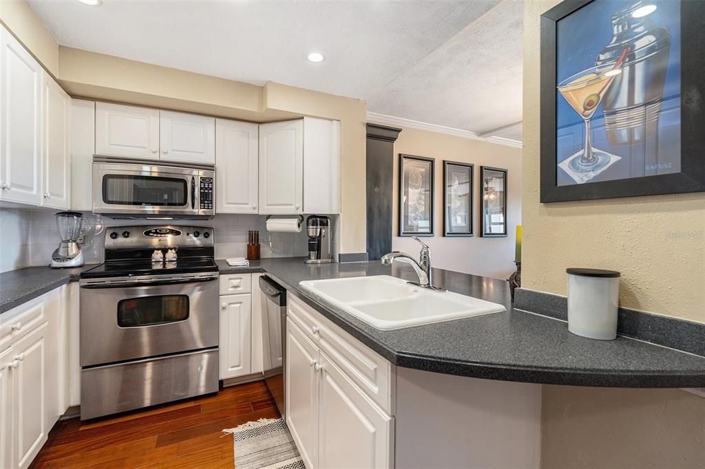 For Sale: $475,000 (2 beds, 2 baths, 1280 Square Feet)