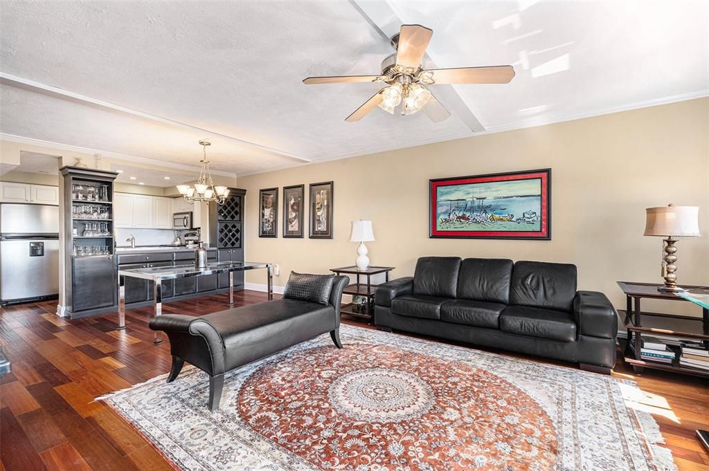 For Sale: $475,000 (2 beds, 2 baths, 1280 Square Feet)