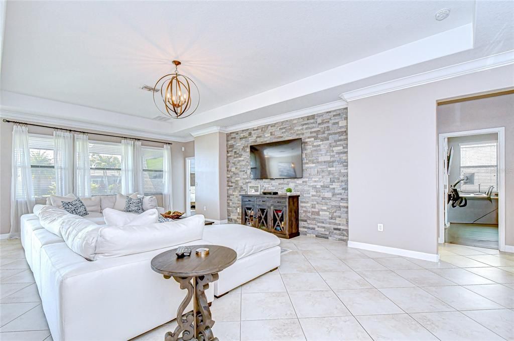 Под контрактом: $450,000 (4 спален, 3 ванн, 2567 Квадратных фут)