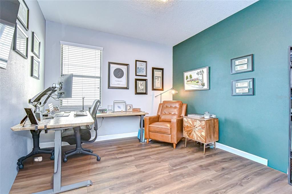 Под контрактом: $450,000 (4 спален, 3 ванн, 2567 Квадратных фут)