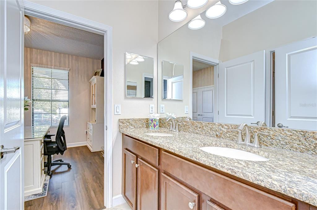 Под контрактом: $450,000 (4 спален, 3 ванн, 2567 Квадратных фут)