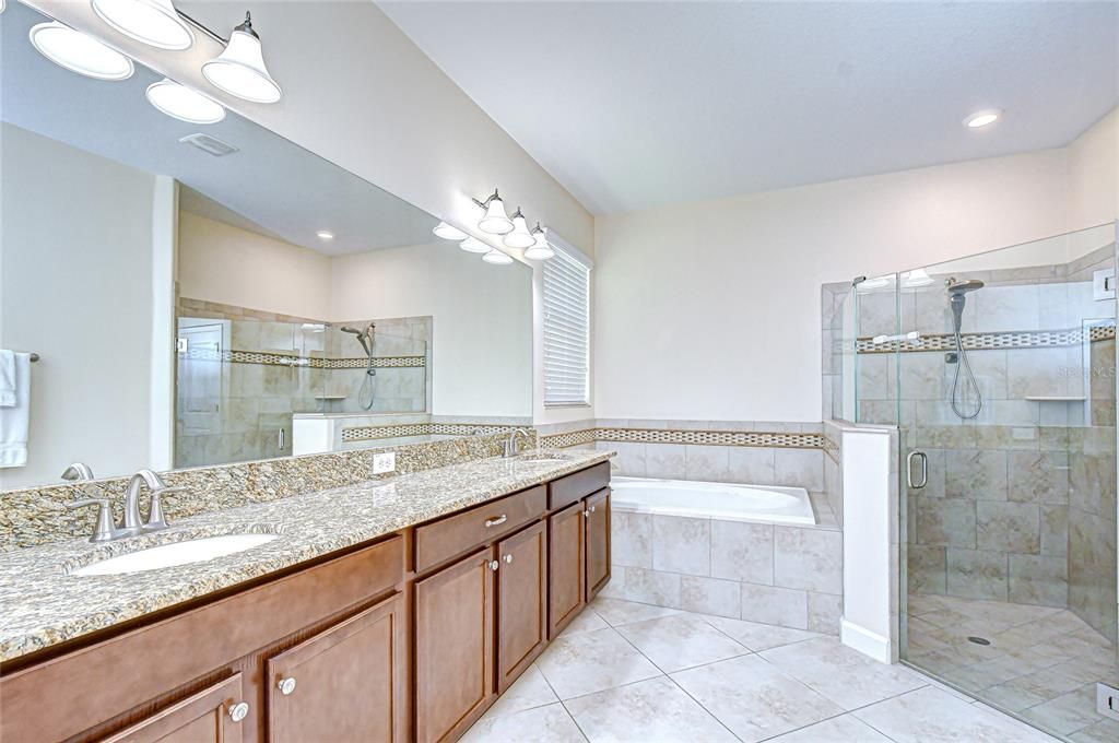 Под контрактом: $450,000 (4 спален, 3 ванн, 2567 Квадратных фут)