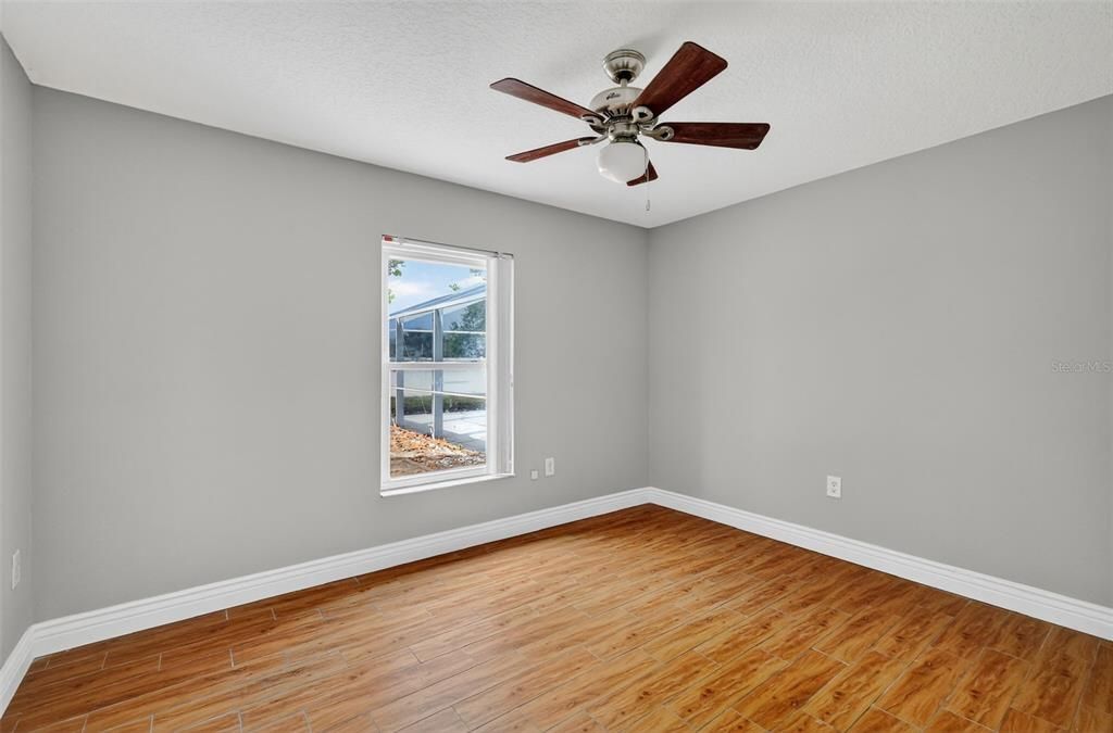 合同活跃: $325,000 (4 贝兹, 2 浴室, 1909 平方英尺)