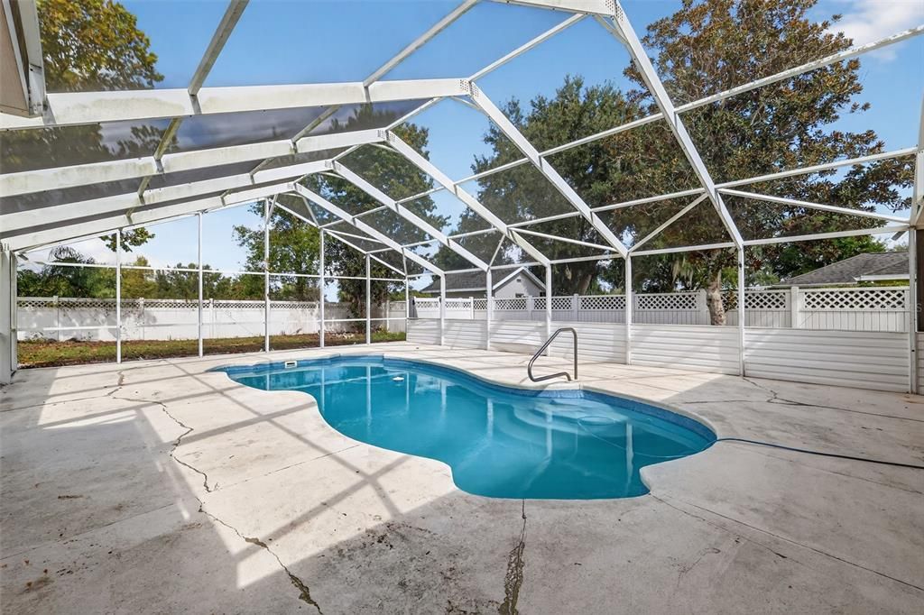 合同活跃: $325,000 (4 贝兹, 2 浴室, 1909 平方英尺)