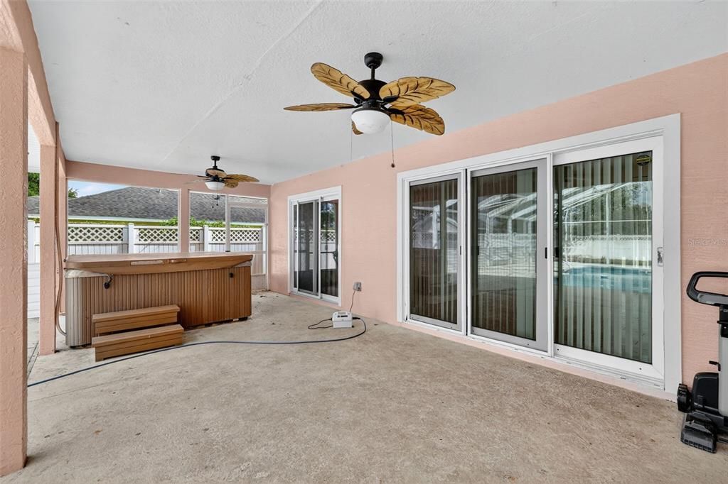 合同活跃: $325,000 (4 贝兹, 2 浴室, 1909 平方英尺)