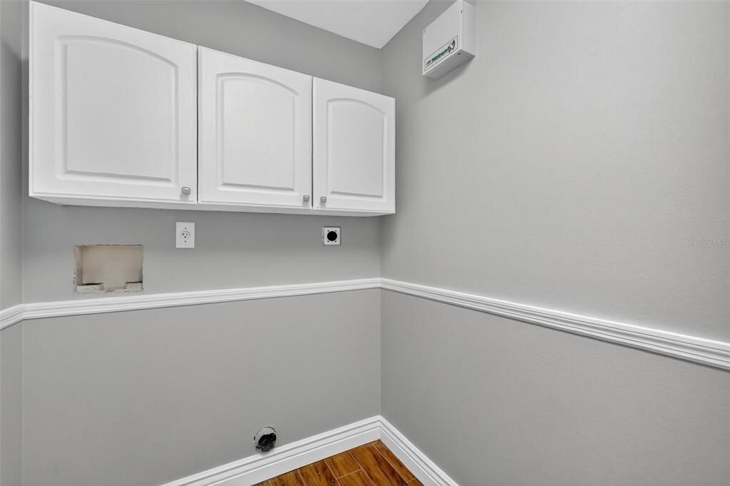 合同活跃: $325,000 (4 贝兹, 2 浴室, 1909 平方英尺)