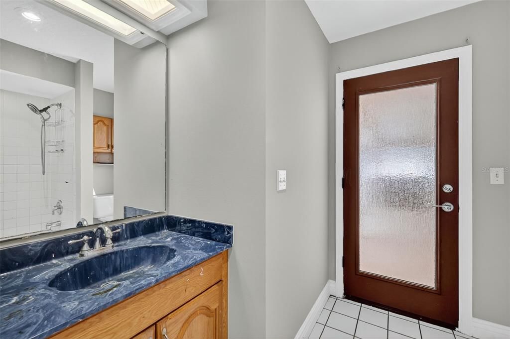 合同活跃: $325,000 (4 贝兹, 2 浴室, 1909 平方英尺)