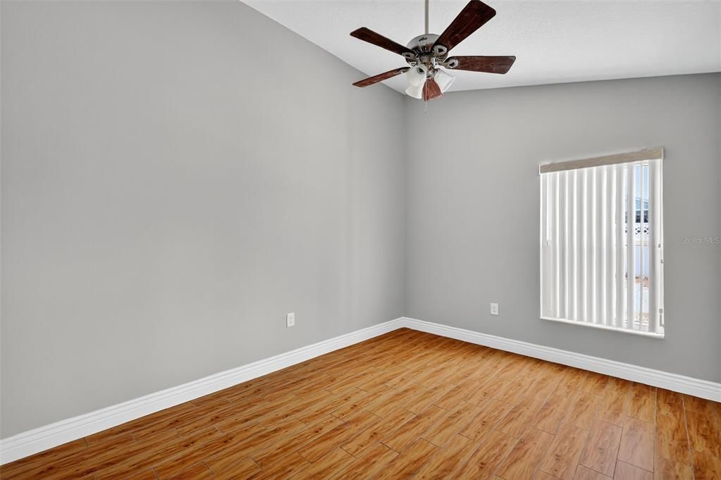 合同活跃: $325,000 (4 贝兹, 2 浴室, 1909 平方英尺)