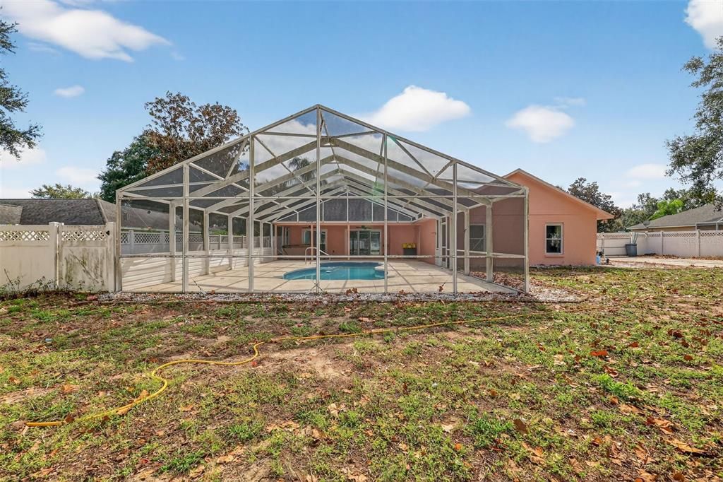 合同活跃: $325,000 (4 贝兹, 2 浴室, 1909 平方英尺)