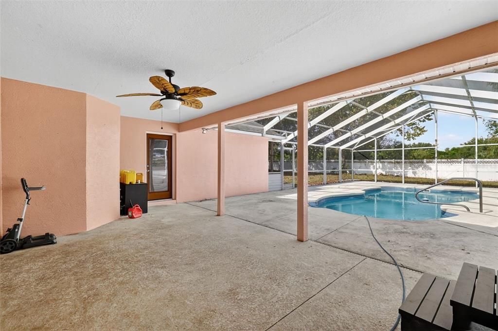 合同活跃: $325,000 (4 贝兹, 2 浴室, 1909 平方英尺)