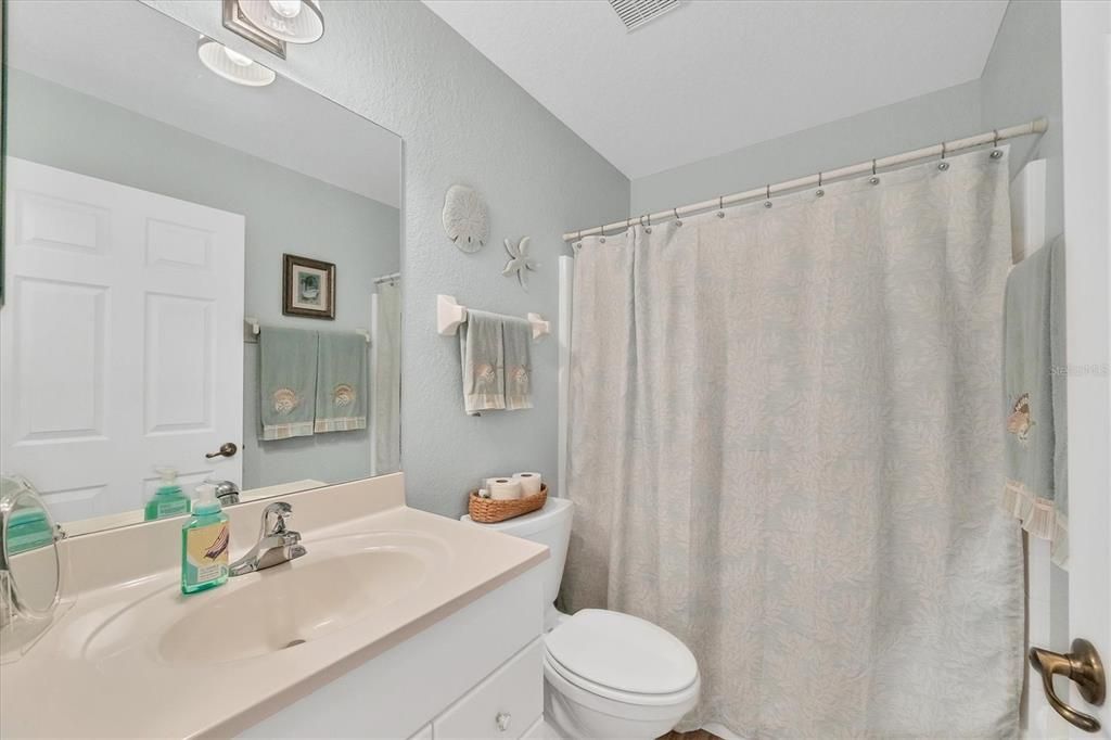 Activo con contrato: $549,000 (3 camas, 2 baños, 2392 Pies cuadrados)