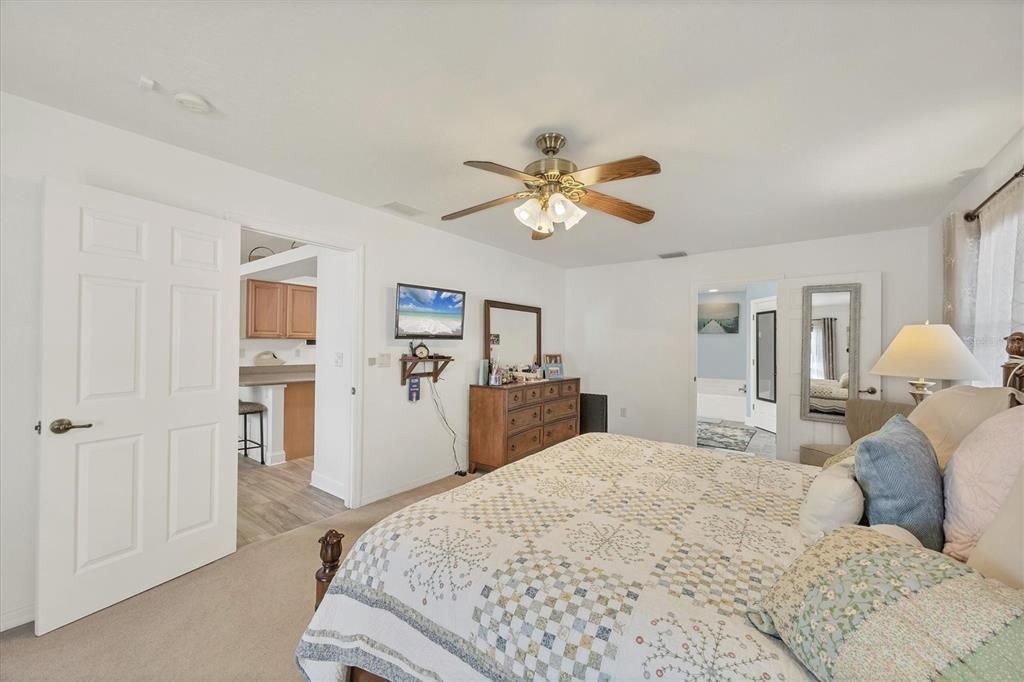 Activo con contrato: $549,000 (3 camas, 2 baños, 2392 Pies cuadrados)