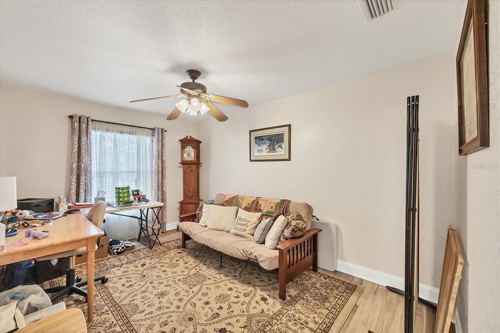 Activo con contrato: $549,000 (3 camas, 2 baños, 2392 Pies cuadrados)