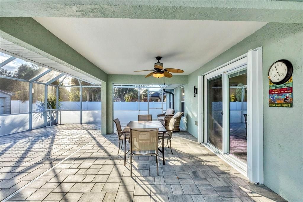 Activo con contrato: $549,000 (3 camas, 2 baños, 2392 Pies cuadrados)