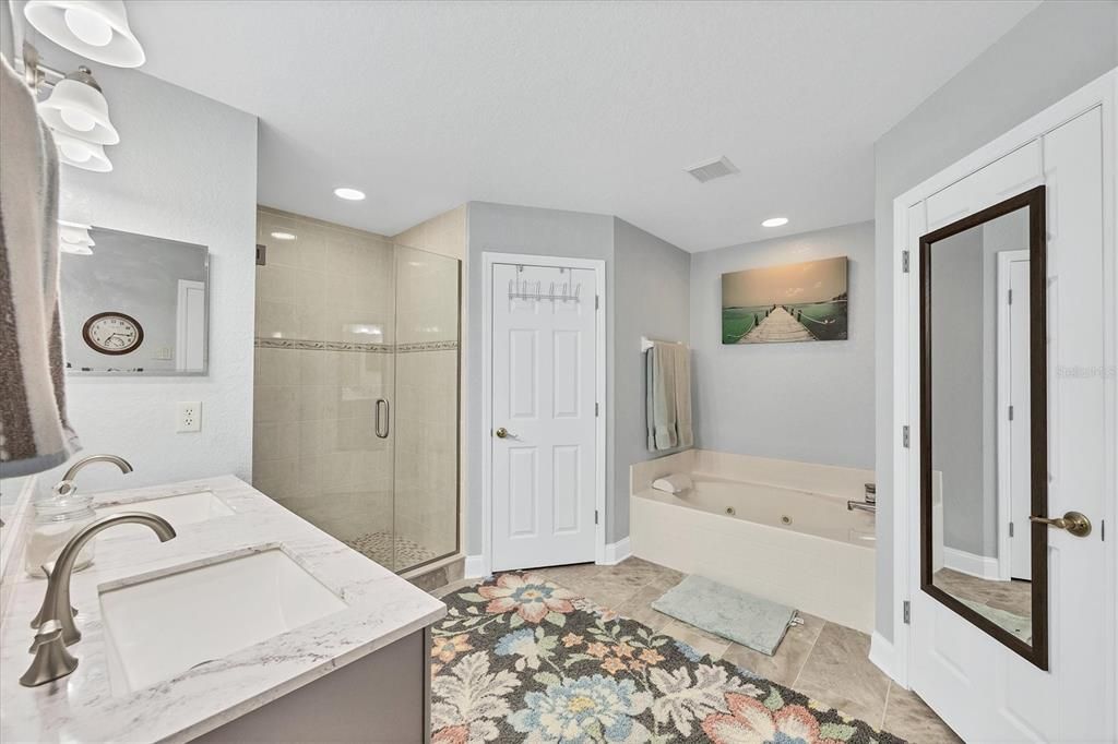 Activo con contrato: $549,000 (3 camas, 2 baños, 2392 Pies cuadrados)