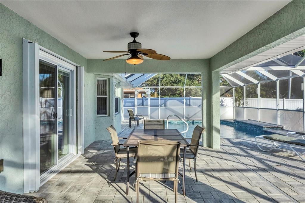 Activo con contrato: $549,000 (3 camas, 2 baños, 2392 Pies cuadrados)