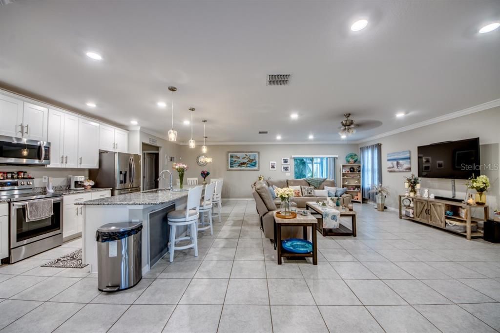 待售: $445,998 (3 贝兹, 2 浴室, 2066 平方英尺)