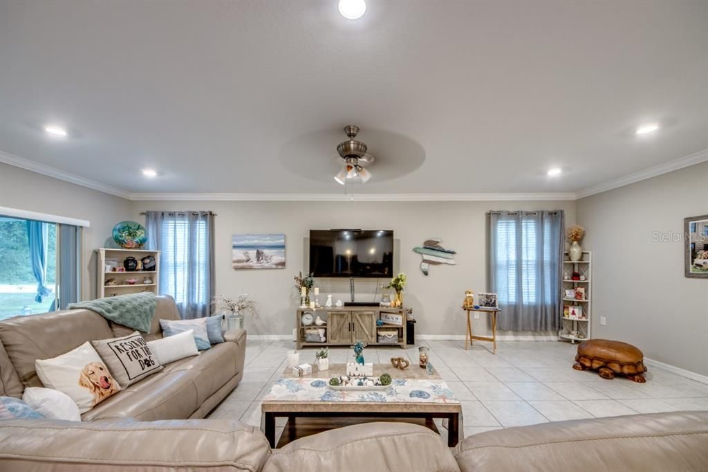 待售: $445,998 (3 贝兹, 2 浴室, 2066 平方英尺)