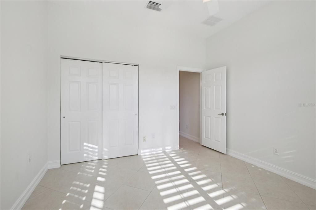 Под контрактом: $398,900 (3 спален, 3 ванн, 2409 Квадратных фут)