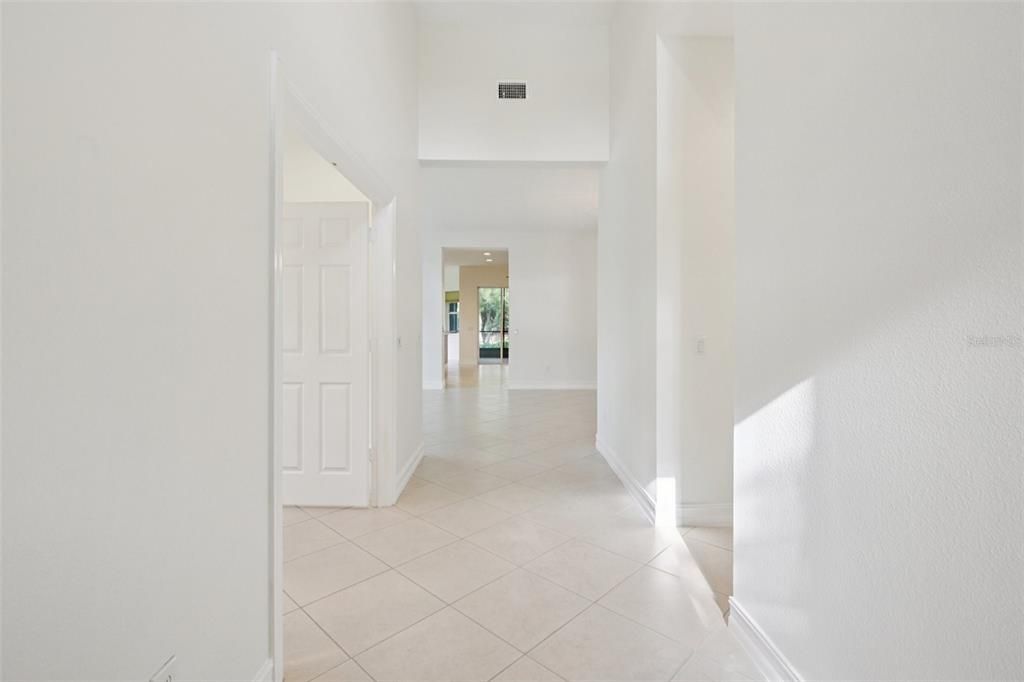 Под контрактом: $398,900 (3 спален, 3 ванн, 2409 Квадратных фут)