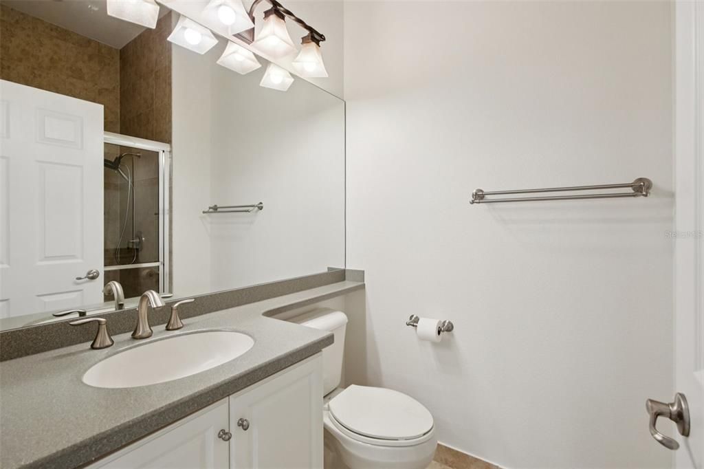 Под контрактом: $398,900 (3 спален, 3 ванн, 2409 Квадратных фут)