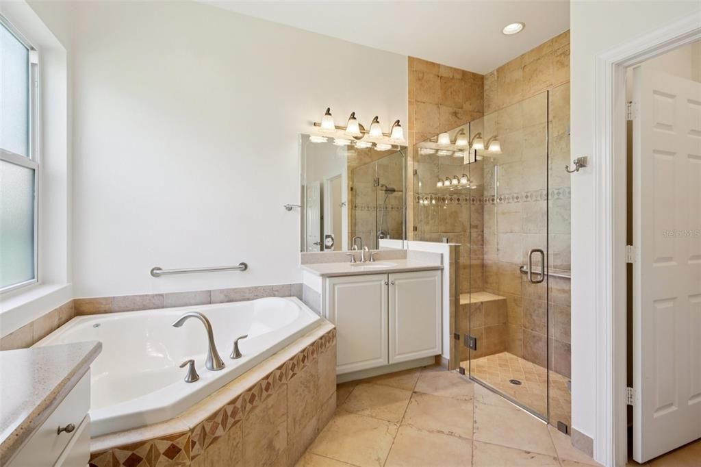 Под контрактом: $398,900 (3 спален, 3 ванн, 2409 Квадратных фут)