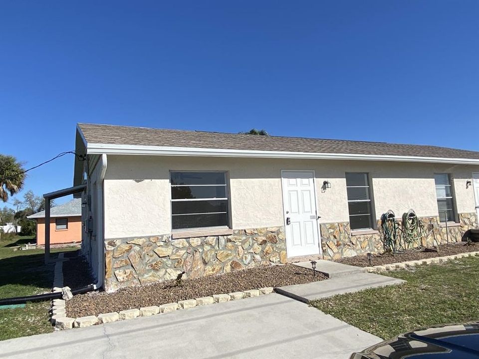 Recently Rented: $1,225 (2 beds, 2 baths, 864 Square Feet)