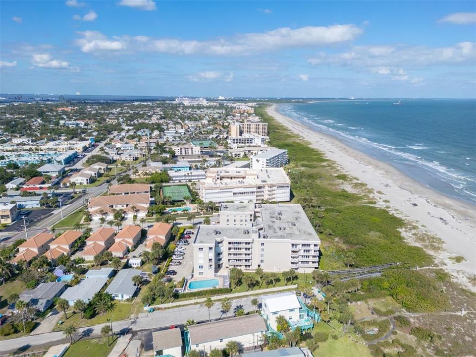 Active With Contract: $575,000 (3 beds, 2 baths, 2141 Square Feet)