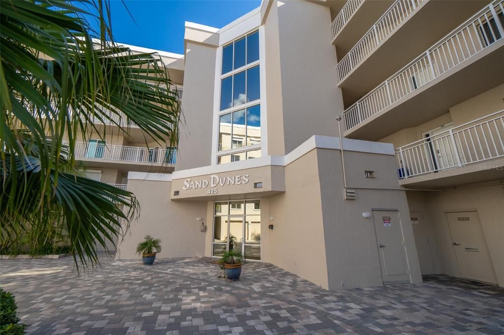 Active With Contract: $575,000 (3 beds, 2 baths, 2141 Square Feet)