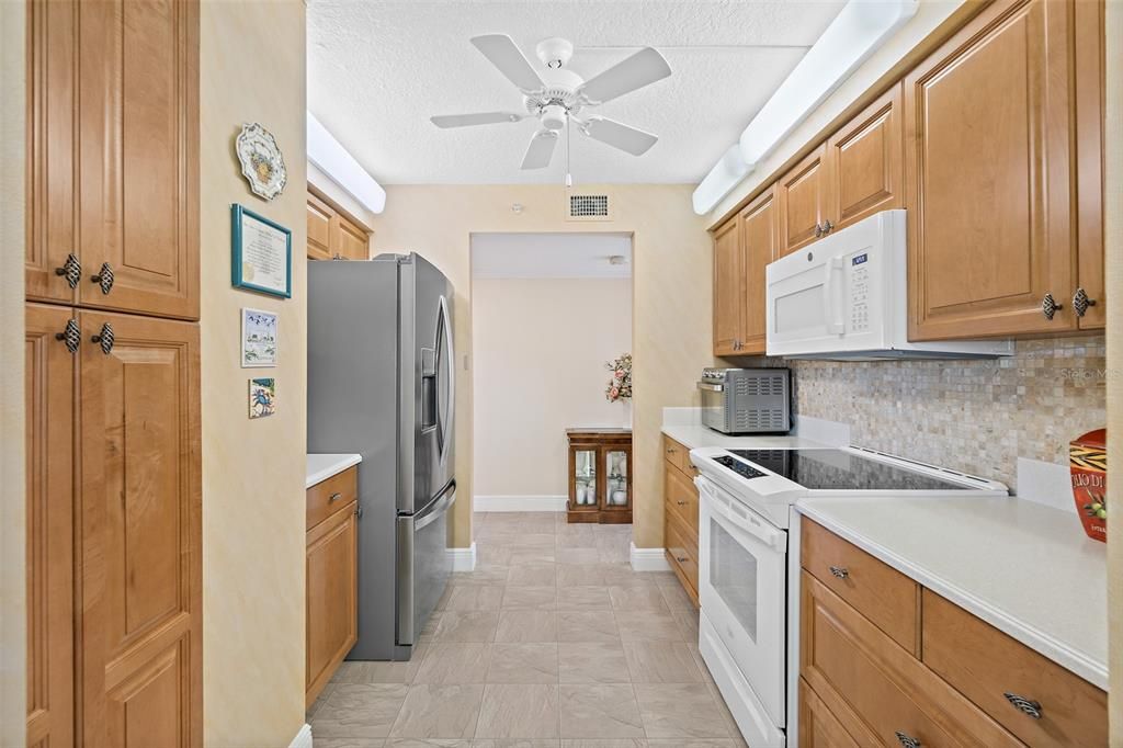 Active With Contract: $575,000 (3 beds, 2 baths, 2141 Square Feet)