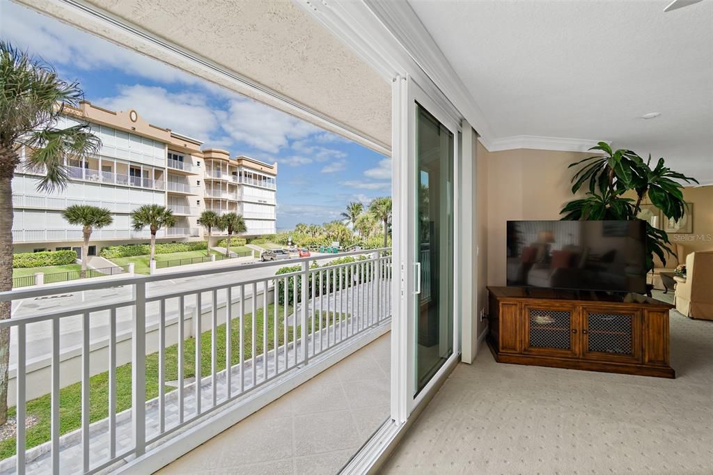 Active With Contract: $575,000 (3 beds, 2 baths, 2141 Square Feet)