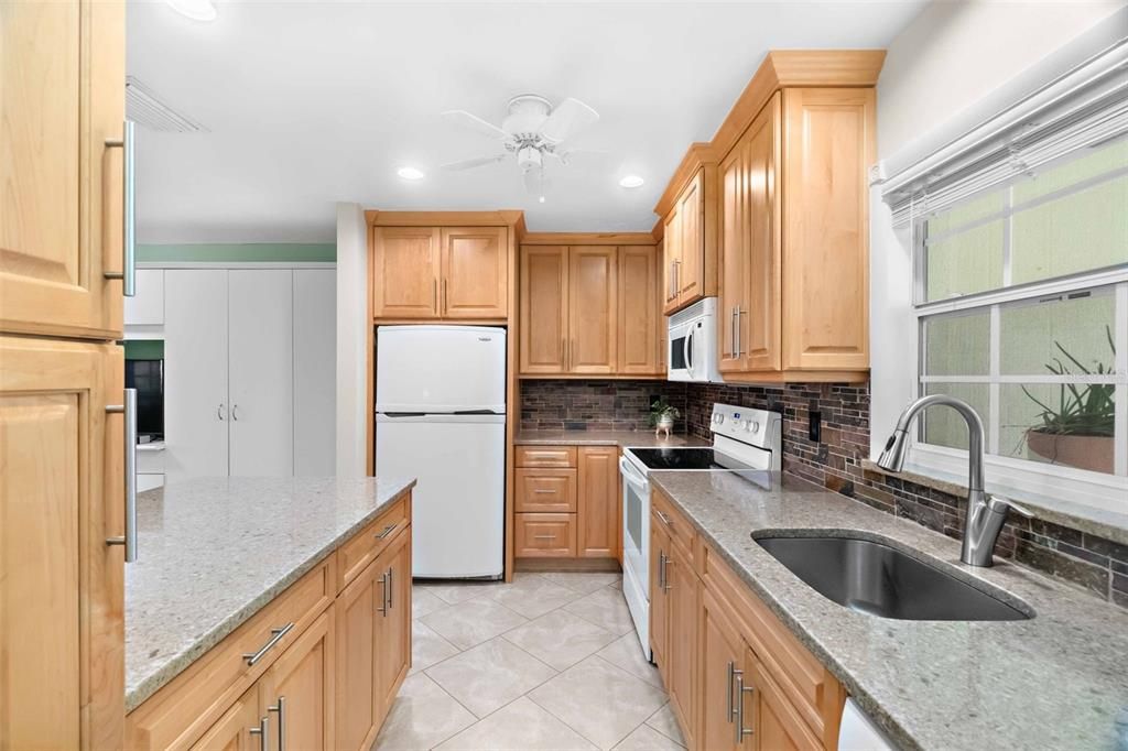 待售: $185,000 (2 贝兹, 1 浴室, 1180 平方英尺)