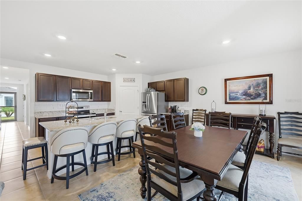 En Venta: $369,000 (4 camas, 2 baños, 1892 Pies cuadrados)