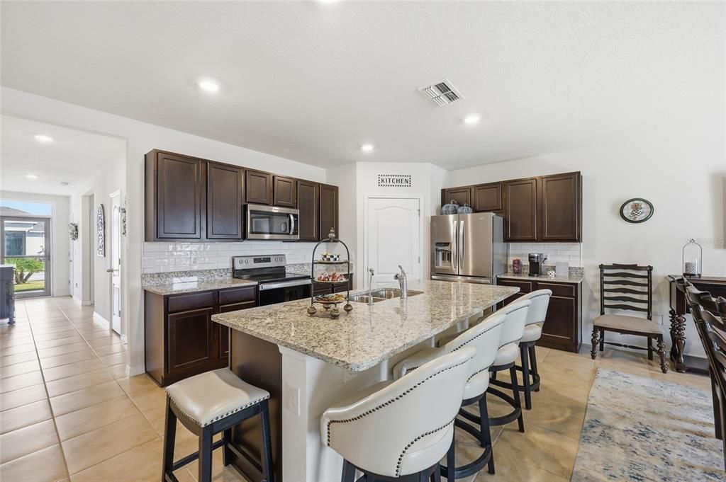 En Venta: $369,000 (4 camas, 2 baños, 1892 Pies cuadrados)