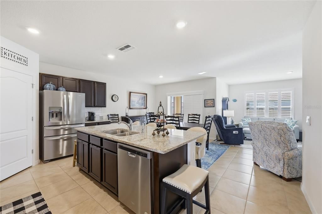 En Venta: $369,000 (4 camas, 2 baños, 1892 Pies cuadrados)