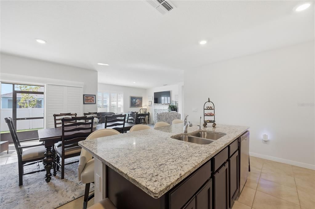 En Venta: $369,000 (4 camas, 2 baños, 1892 Pies cuadrados)