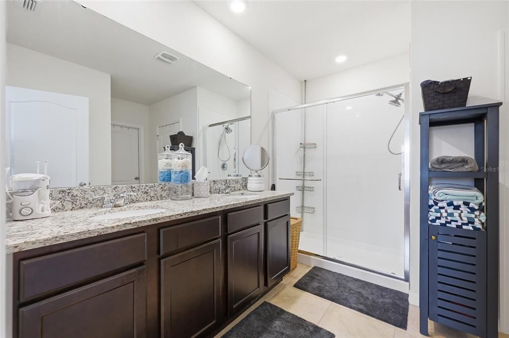 En Venta: $369,000 (4 camas, 2 baños, 1892 Pies cuadrados)