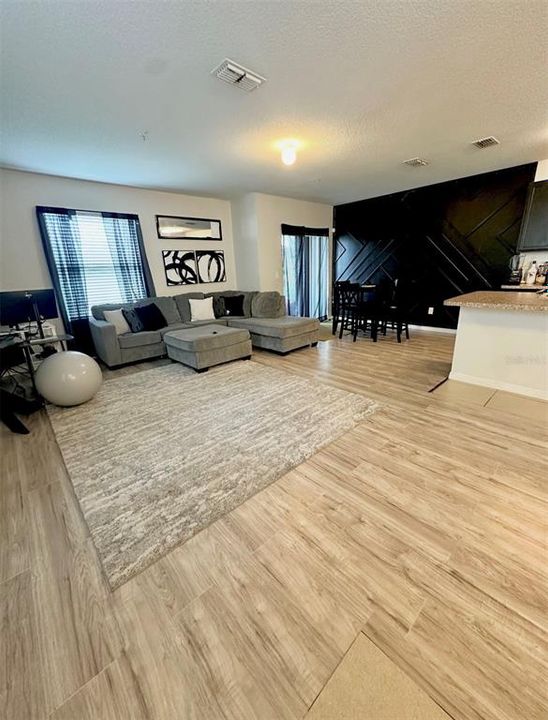 For Sale: $300,000 (3 beds, 2 baths, 1639 Square Feet)