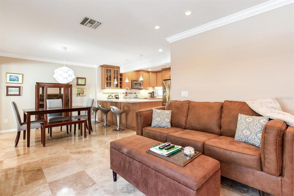 Под контрактом: $615,000 (2 спален, 3 ванн, 1463 Квадратных фут)