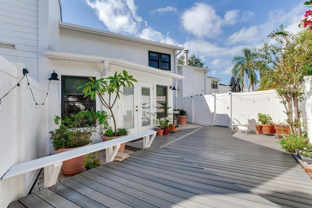 Под контрактом: $615,000 (2 спален, 3 ванн, 1463 Квадратных фут)